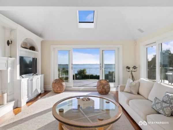 Hamptons Home 1020477