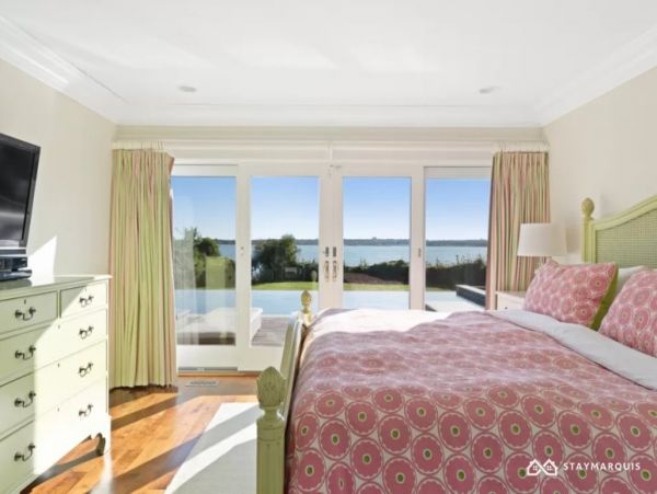 Hamptons Home 1020477