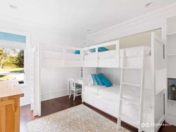 Hamptons Home 1020477