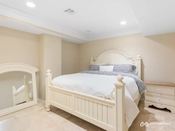 Hamptons Home 1020477