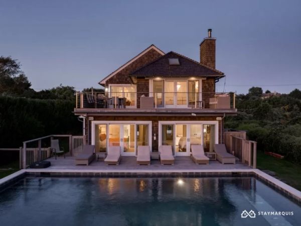 Hamptons Home 1020477