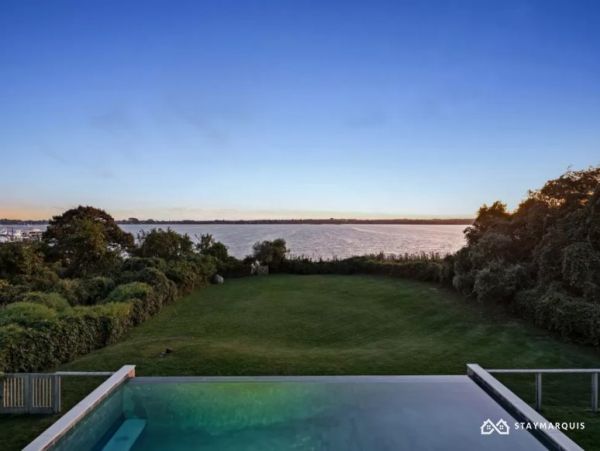 Hamptons Home 1020477