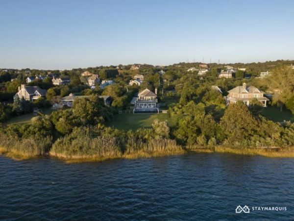 Hamptons Home 1020477