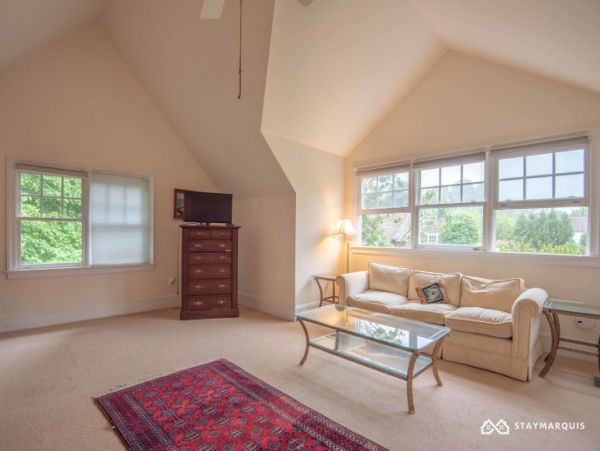 Hamptons Home 1020482