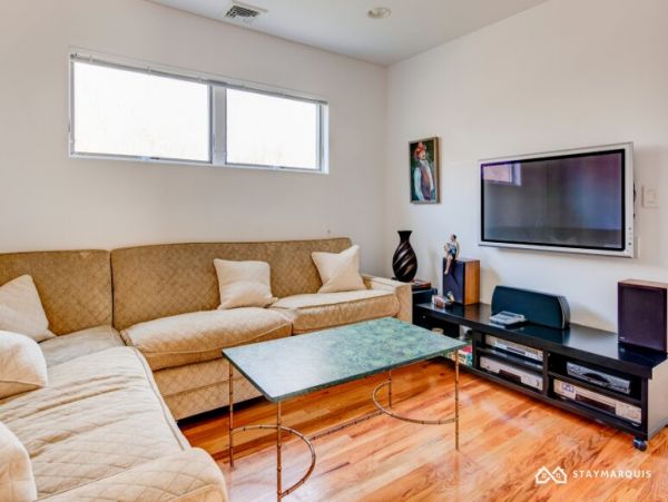 Hamptons Home 1020493