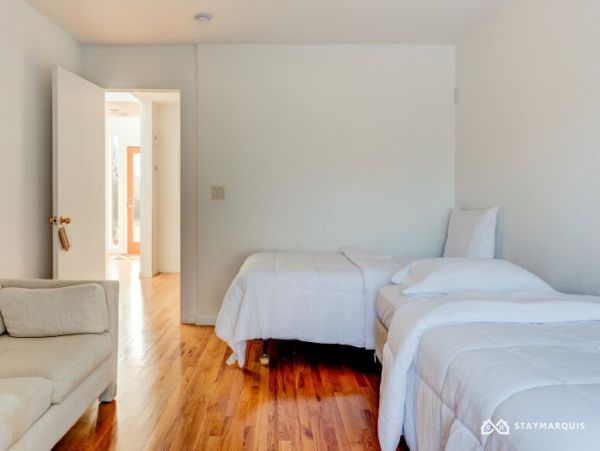 Hamptons Home 1020493