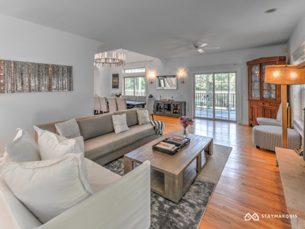 Hamptons Home 1020505