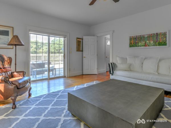 Hamptons Home 1020505