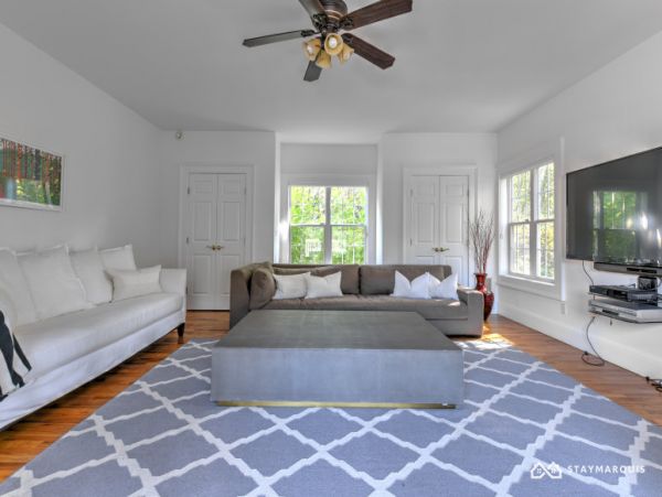 Hamptons Home 1020505