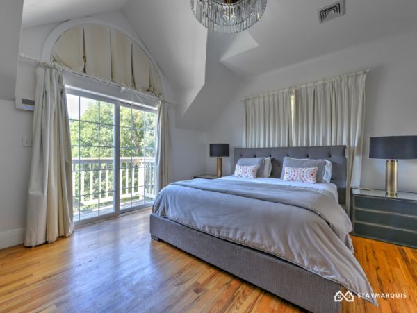 Hamptons Home 1020505
