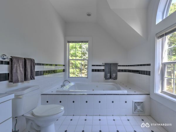 Hamptons Home 1020505