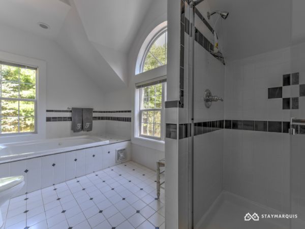 Hamptons Home 1020505