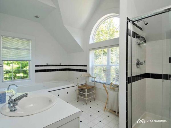 Hamptons Home 1020505