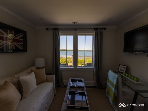 Hamptons Home 1020518