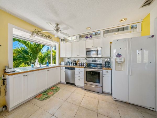 Cozy 2-Bedroom Retreat on Anna Maria Island