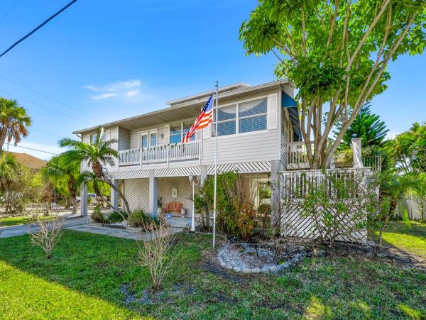 Cozy 2-Bedroom Retreat on Anna Maria Island