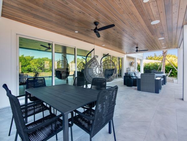 Four Bedroom Luxurious Retreat in Anna Maria Island