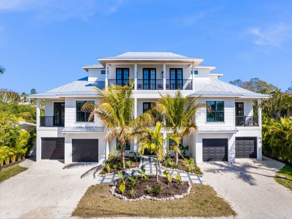 Four Bedroom Luxurious Retreat in Anna Maria Island