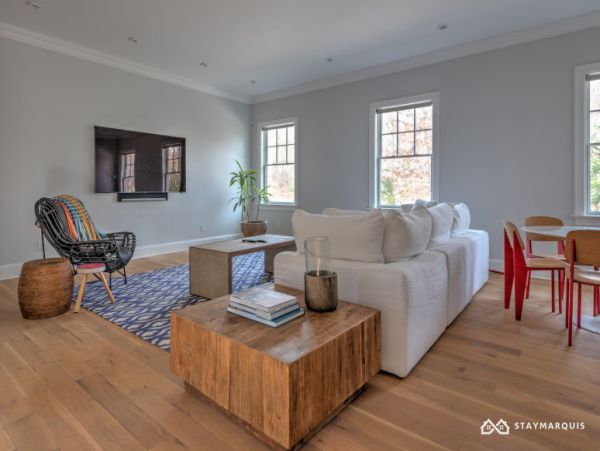 Hamptons Home 1020526