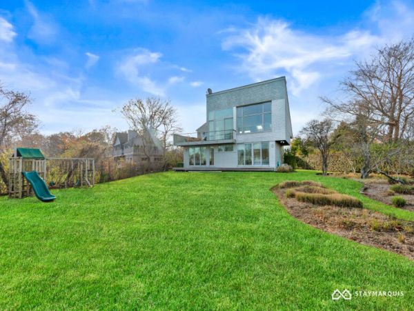 Hamptons Home 1020527