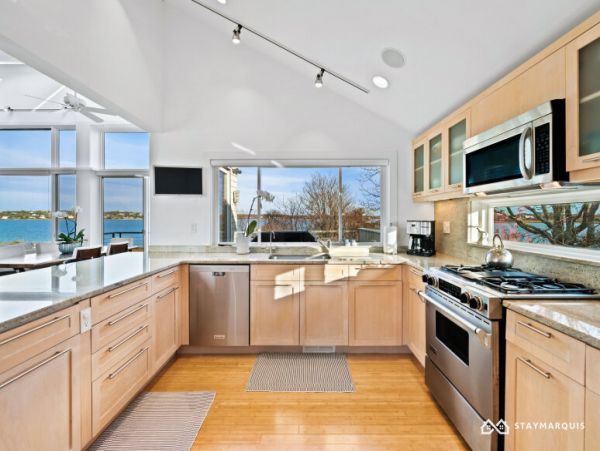 Hamptons Home 1020527