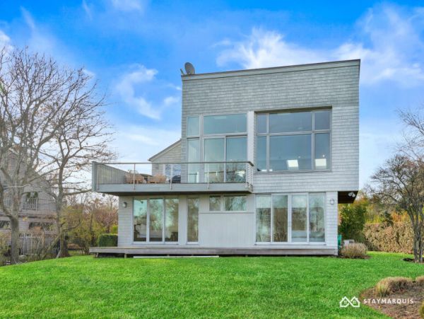Hamptons Home 1020527