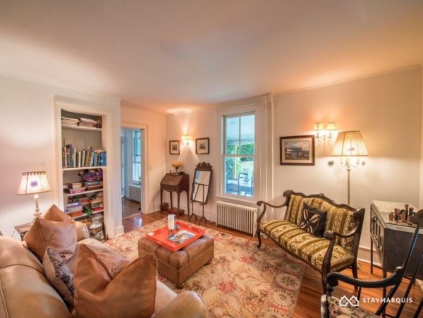 Hamptons Home 1020543