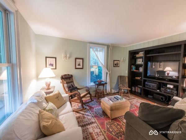 Hamptons Home 1020543