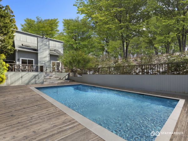 Hamptons Home 1020547