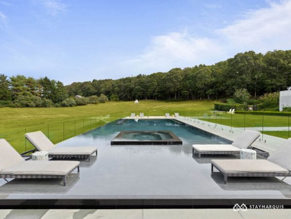 Hamptons Home 1020548