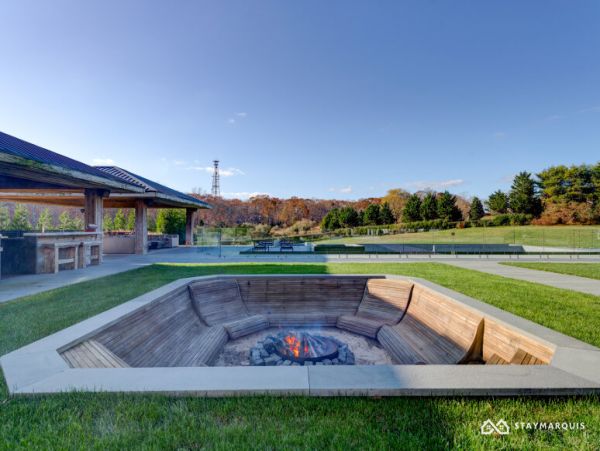 Hamptons Home 1020548