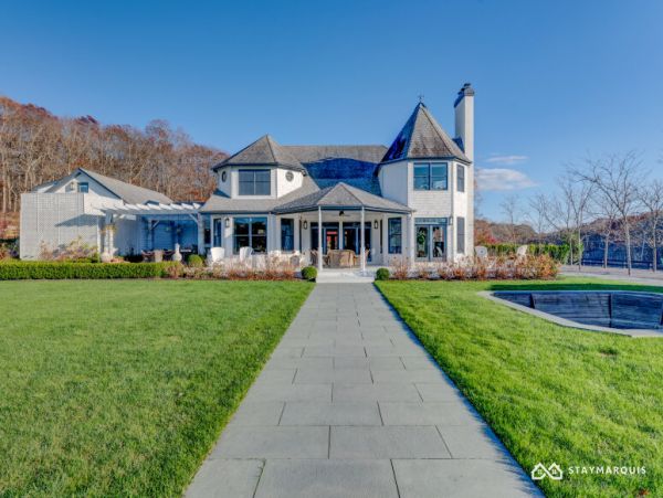 Hamptons Home 1020548