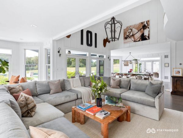 Hamptons Home 1020548