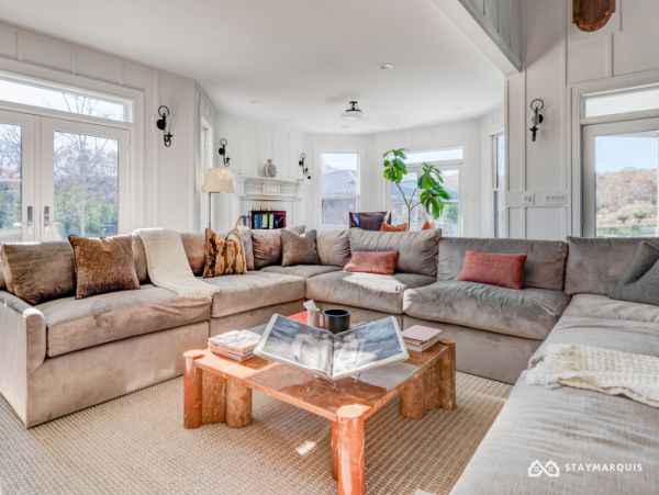 Hamptons Home 1020548