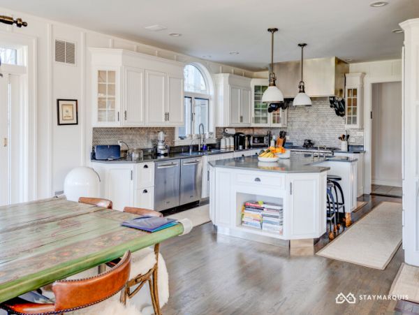 Hamptons Home 1020548