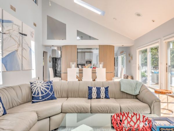 Hamptons Home 1020551