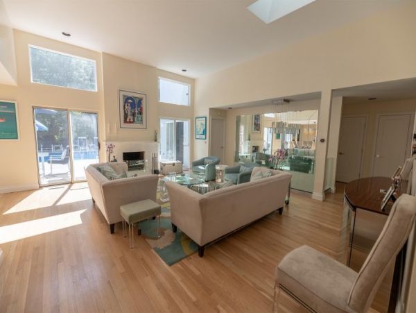 Hamptons Home 1020553