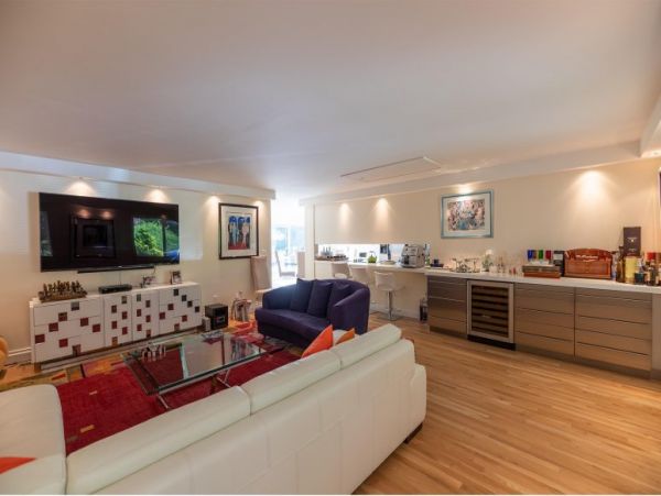 Hamptons Home 1020553