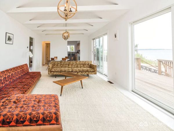 Hamptons Home 1020556