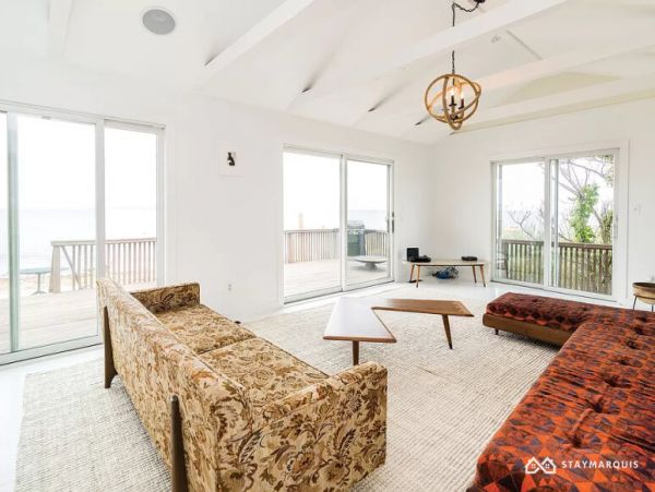 Hamptons Home 1020556