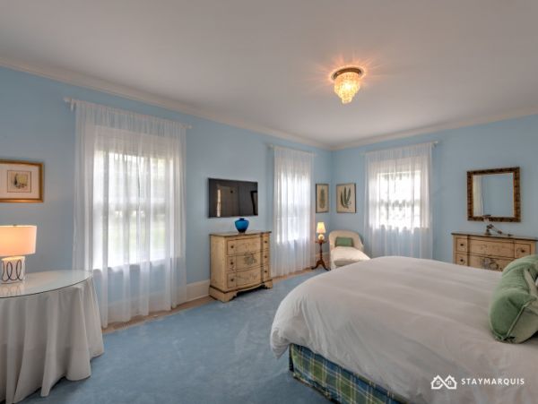 Hamptons Home 1020560
