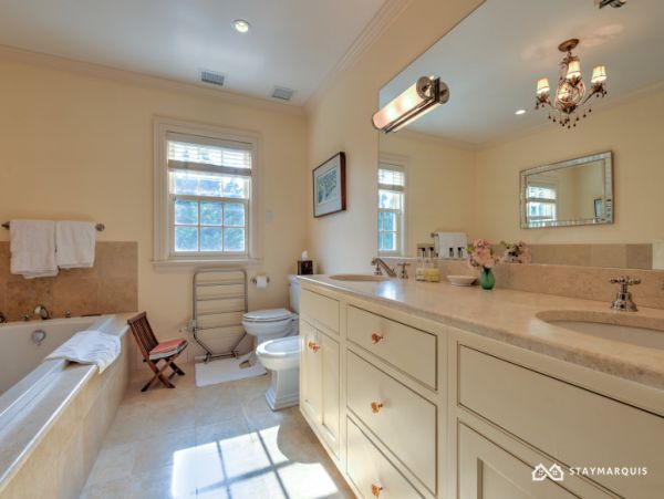 Hamptons Home 1020560