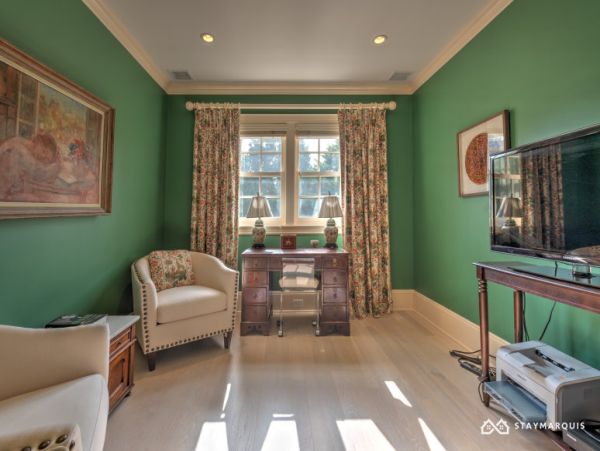 Hamptons Home 1020560