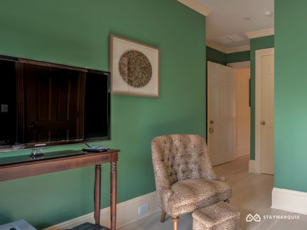 Hamptons Home 1020560