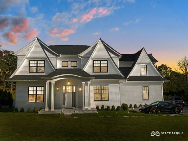Hamptons Home 1020562