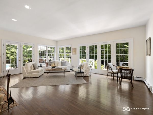 Hamptons Home 1020566