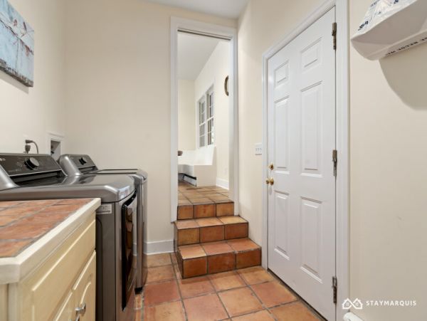 Hamptons Home 1020566