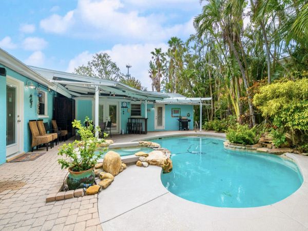 Stunning Duplex Retreat in Holmes Beach – Your Perfect Island Getaway