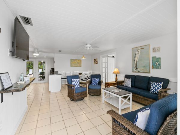 Stunning Duplex Retreat in Holmes Beach – Your Perfect Island Getaway