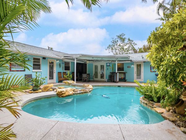 Stunning Duplex Retreat in Holmes Beach – Your Perfect Island Getaway